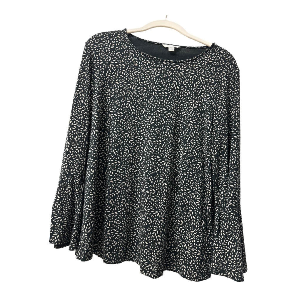 Women's Black and White Patterned Top